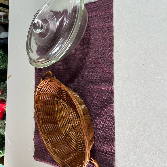 VINTAGE GLASSBAKE CASSEROLE DISH WITH LID & WICKER BASKET J235 1QT 29 USA 79 - Picture 3 of 9